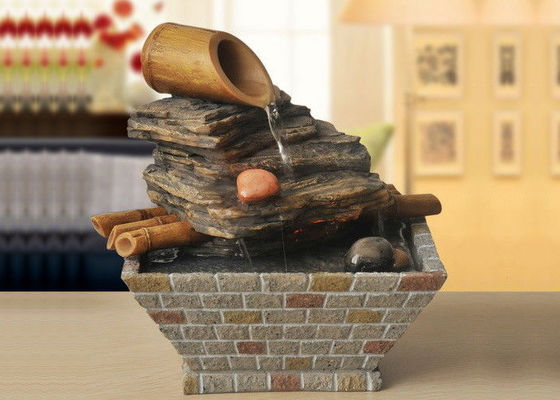 Berg met van het het Huisbinnenland van de Bamboe Klassieke Noordamerikaanse Stijl van de de Decoratiewoonkamer het Waterfontein met leiden leverancier